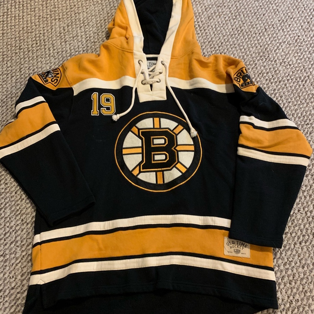 Bruins sweatshirt